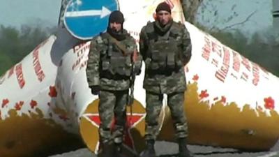 Soldiers at Ukrainian army blockade