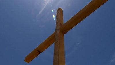 makeshift wooden cross for grave