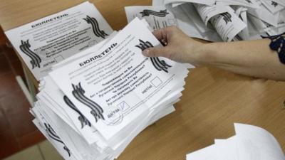 Ballot papers being sorted in Luhansk