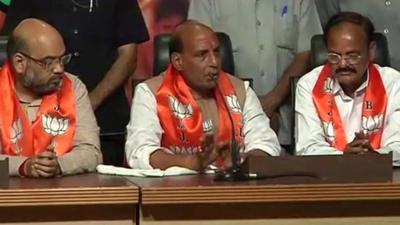 BJP President Rajnath Sing (c)