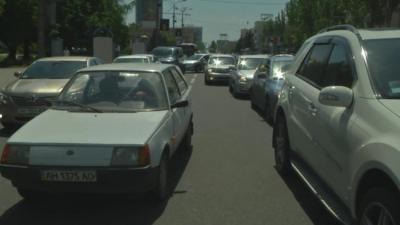 Cars beeping horns in protest