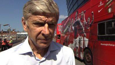 Arsene Wenger signs new Arsenal deal