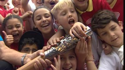 Dartford school children with the Queen's Baton