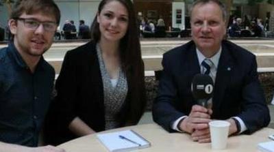 students with SNP MP Pete Wishart