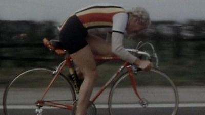 Beryl Burton cycling