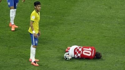 Neymar looks on after fouling Luka Modric