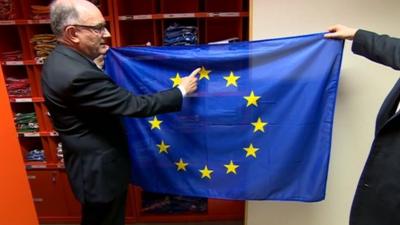 How to hang the EU flag