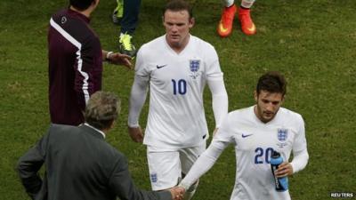 Adam Lallana (R) and Wayne Rooney leave the pitch