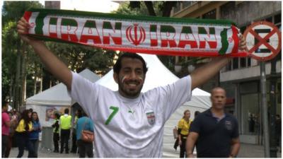 Shahrouz Fakhimi holds an Iran scarf