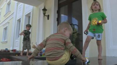 Children playing at the steps of the servants' house