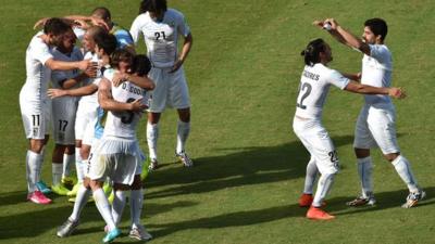 World Cup 2014: Italy 0-1 Uruguay highlights