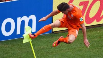 Klaas Jan Huntelaar scores last-minute penalty for the Netherlands