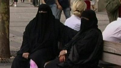 Women in niqabs