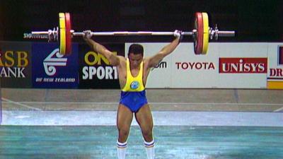 Marcus Stephen lifts his way to gold in Auckland in 1990