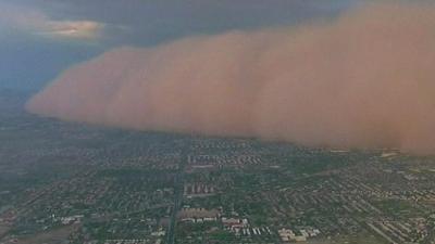 Dust storm sweeps across Phoenix, Arizona