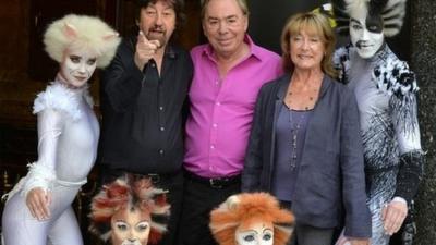 Director Trevor Nunn, Composer Andrew Lloyd Webber and Choreographer Gillian Lynne with cast members