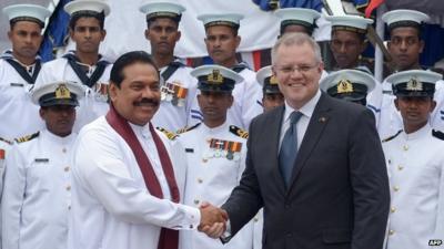 Sri Lankan President Mahinda Rajapakse (L) shakes hands with Australia"s immigration minister Scott Morrison