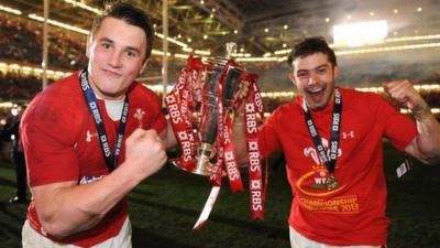 Jonathan Davies and Leigh Halfpenny celebrate Wales winning the 2013 Six Nations