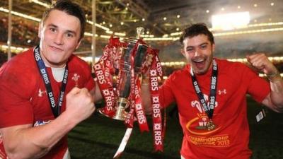 Jonathan Davies and Leigh Halfpenny celebrate Wales winning the 2013 Six Nations