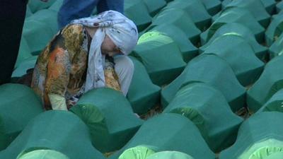 Mourning woman in Srebrenica