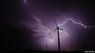 Lightning and wind turbines