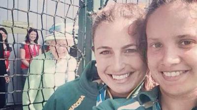 The queen photobombs a selfie