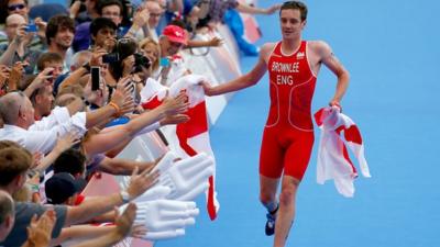 England's Alistair Brownlee wins gold in triathlon mixed team relay