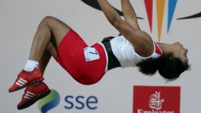 Weightlifter Zoe Smith celebrates gold with back flip