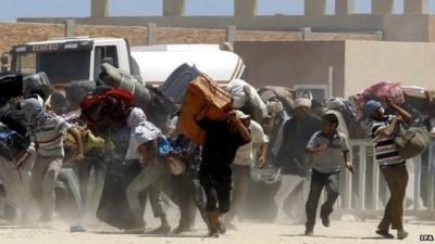 Egyptian fleeing Libya at Tunisia border crossing