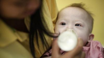 Gammy's surrogate mother feeds him a bottle