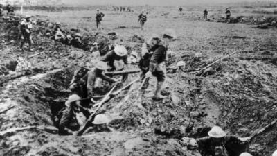 March 1917: British infantry troops on the offensive near Arras.