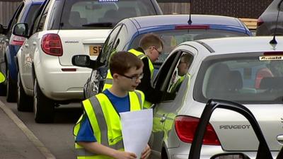 Children speaking to motorists about pollution