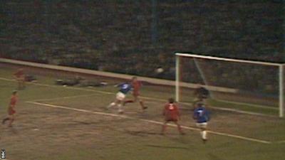 Brian Clark heads the winning goal for Cardiff City against Real Madrid in 1971