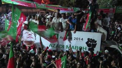 Supporters of Imran Khan in protest convoy heading to Pakistani capital, Islamabad