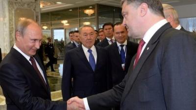 Vladimir Putin (L) and Petro Poroshenko in Minsk (26 August 2014)