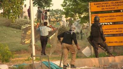 Police and protesters clash in Islamabad