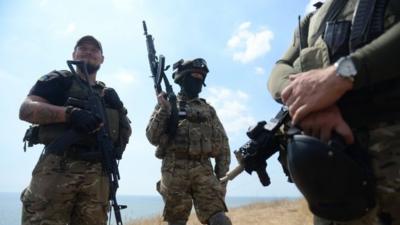 Ukrainian troops on hills above Mariupol