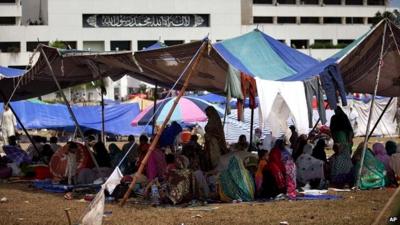 People camping outside the parliament building in Islamabad, Pakistan