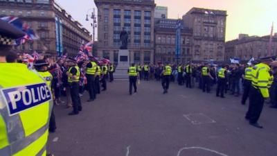 Police separate crowds in George Square