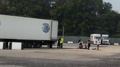 Migrants near lorry in Whitfield