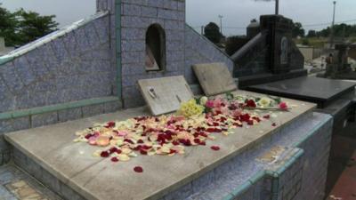 Grave with flowers