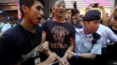 Hong Kong police officers arrest an anti-Occupy Central protester in Mong Kok - 4 October 2014