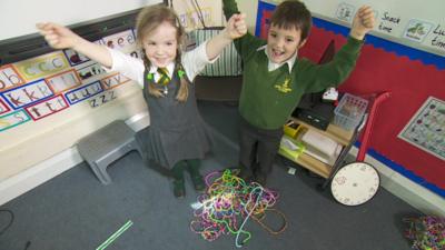 children making loom bands