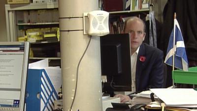 Glenn Campbell in BBC Edinburgh newsroom