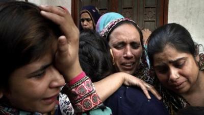 Women mourning in Lahore