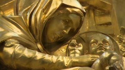 Gold statue of Mary and Jesus