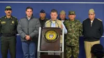 Colombian President Juan Manuel Santos (C) speaking in Bogota