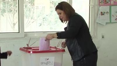 Woman voting in Tunisia