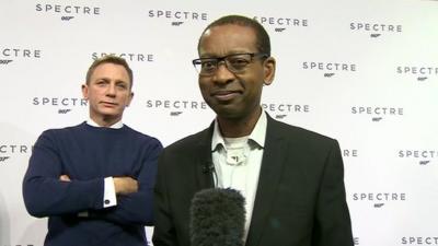 Daniel Craig 'photobombs' Lizo Mzimba