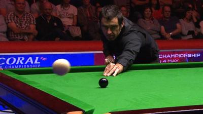 Ronnie O'Sullivan miscues wildly during UK championship semi-final